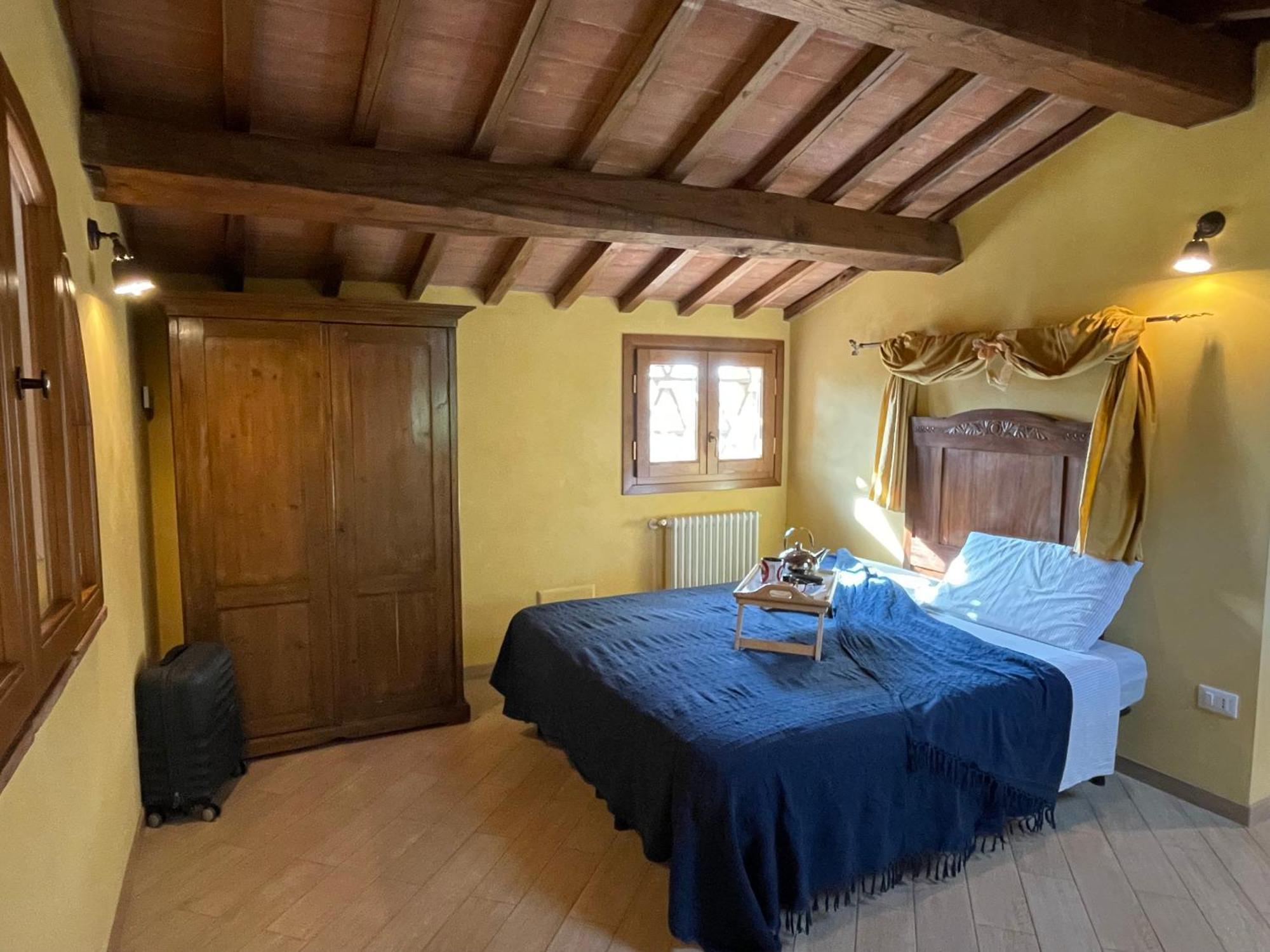 Agriturismo Podere Le Tombe Casa de hóspedes Palaia Exterior foto