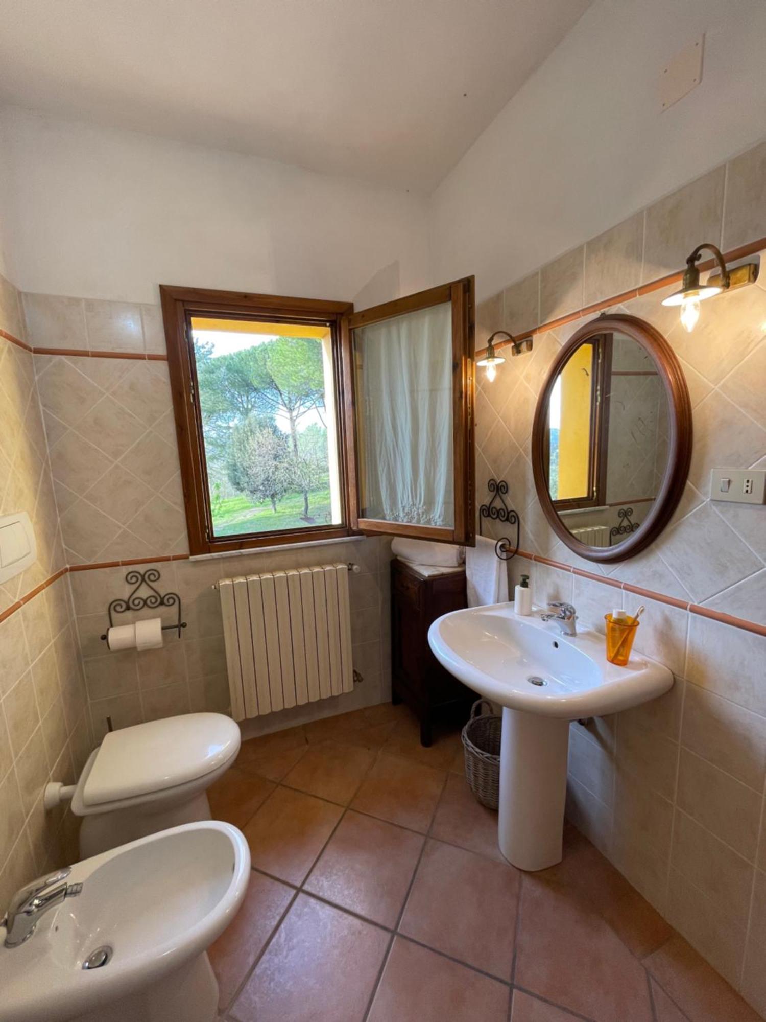Agriturismo Podere Le Tombe Casa de hóspedes Palaia Quarto foto