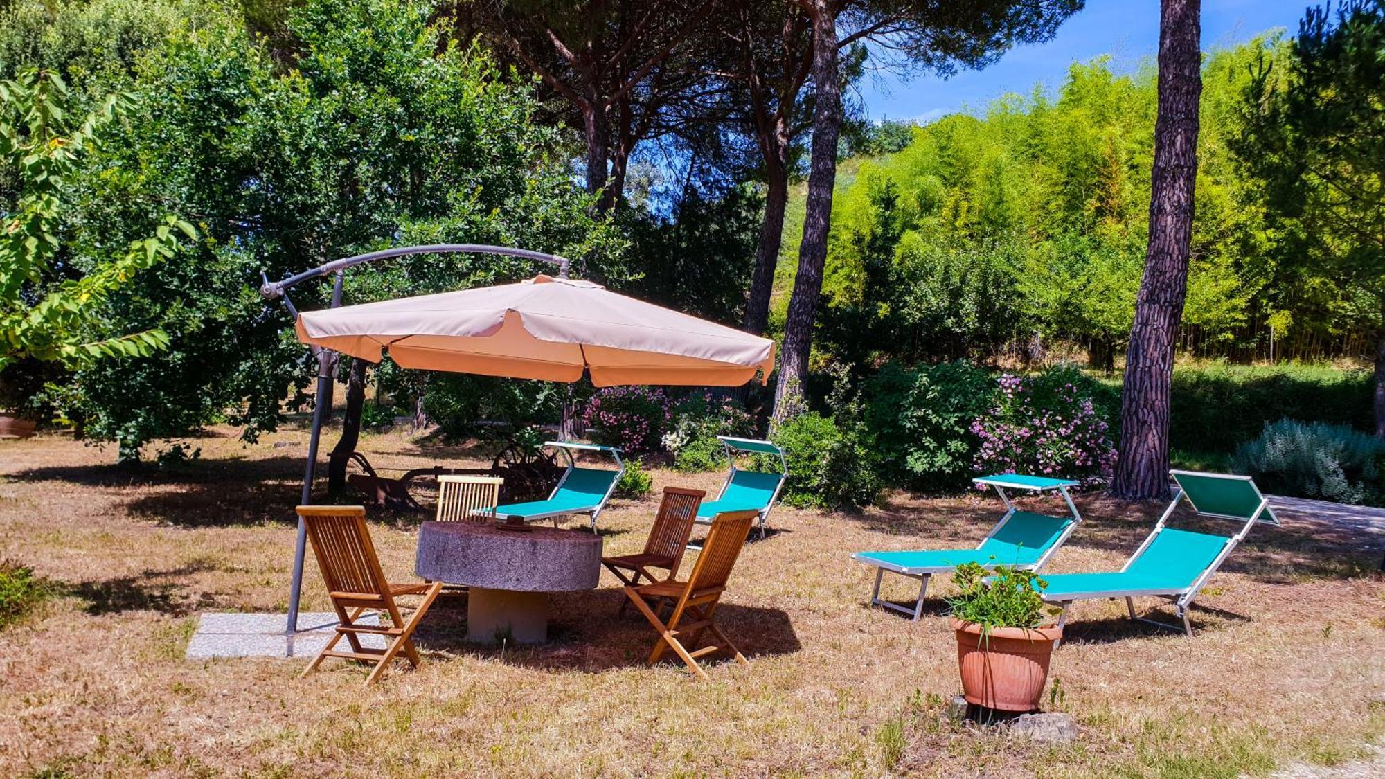 Agriturismo Podere Le Tombe Casa de hóspedes Palaia Exterior foto